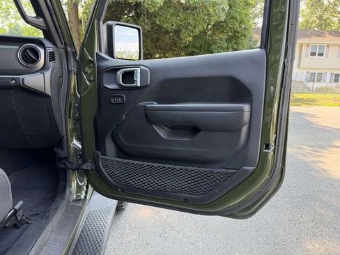 Used 2022 Jeep Wrangler Sport AWD/4WD image 15