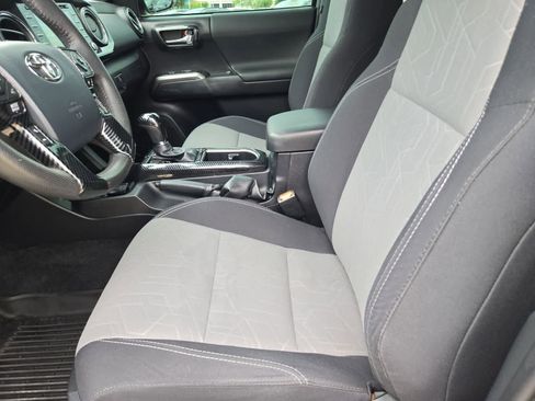 Used 2020 Toyota Tacoma TRD Sport w/ Technology Package AWD/4WD image 15
