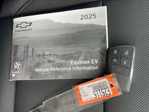 New 2025 Chevrolet Equinox EV LT image 33
