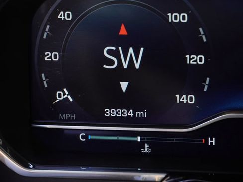 Used 2024 Chevrolet Silverado 1500 LT AWD/4WD image 31