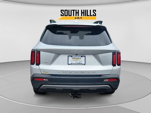 Certified 2022 Kia Sorento S w/ Panoramic Sunroof Package AWD/4WD image 4
