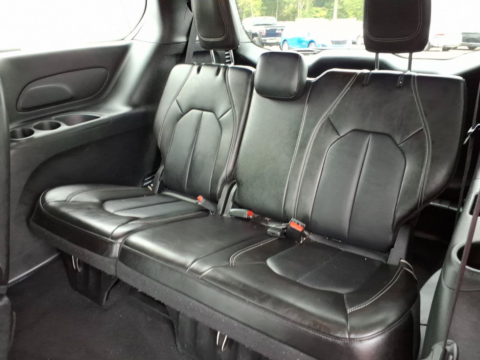 Used 2025 Chrysler Pacifica Select FWD image 10
