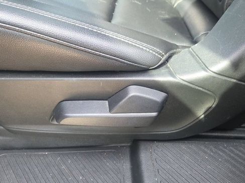 Used 2020 Ford Explorer XLT w/ Equipment Group 202A AWD/4WD image 18