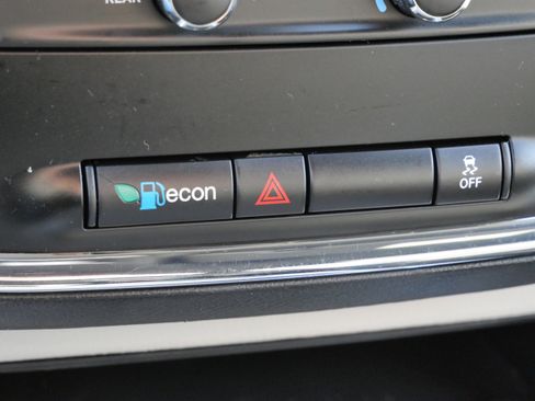 Used 2017 Dodge Grand Caravan SXT image 28