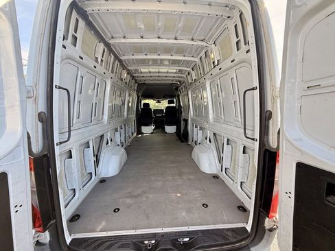 Used 2022 Mercedes-Benz Sprinter 2500 image 6