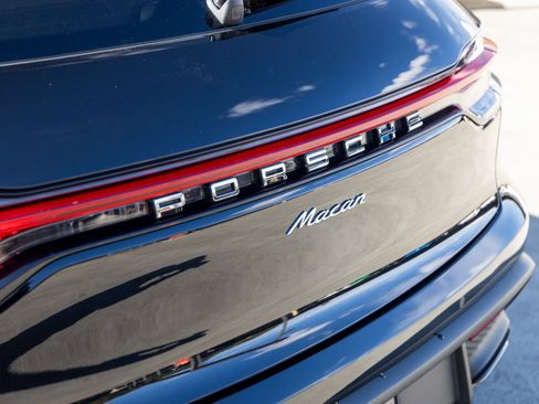 Certified 2025 Porsche Macan image 19