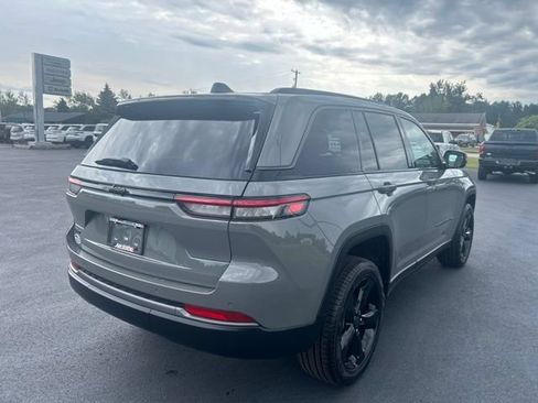 New 2027 Jeep Grand Cherokee Limited w/ Limited Altitude Package AWD/4WD image 5