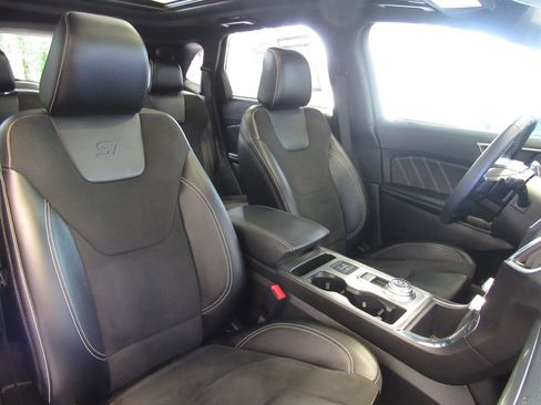 Used 2022 Ford Edge ST w/ Equipment Group 401A image 19