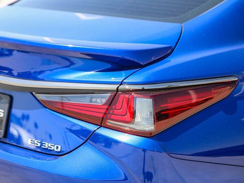 Used 2024 Lexus ES 350 F Sport w/ Accessory Package (Z2) FWD image 9
