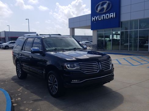 Used 2017 Lincoln Navigator Select RWD image 1