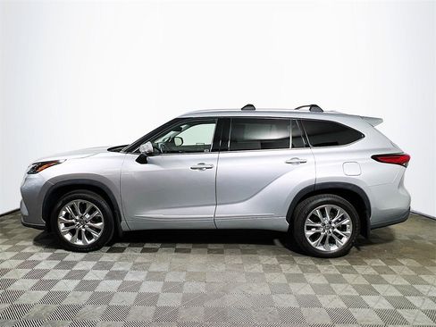 Used 2023 Toyota Highlander Limited image 5