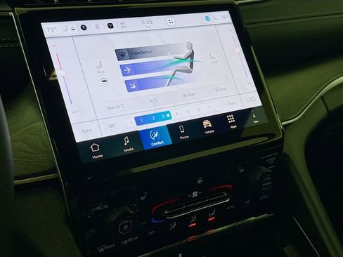 New 2025 Jeep Grand Cherokee Limited image 16