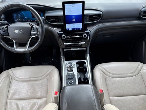 Certified 2022 Ford Explorer Platinum w/ Technology Package image 14