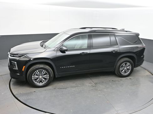 Used 2025 Chevrolet Traverse LT image 31
