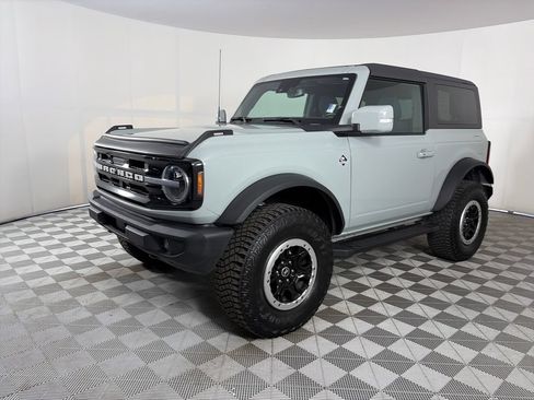 Used 2021 Ford Bronco Outer Banks w/ Sasquatch Package AWD/4WD image 3