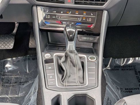 Used 2025 Volkswagen Jetta SE FWD image 21