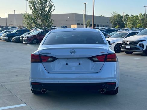 Used 2024 Nissan Altima 2.5 SR w/ SR Premium Package FWD image 10