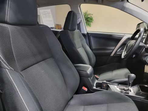Used 2017 Toyota RAV4 XLE AWD/4WD image 16