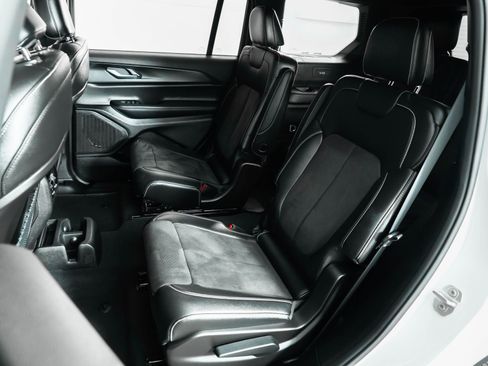 Used 2024 Jeep Grand Cherokee L Altitude image 19