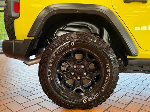 Used 2023 Jeep Wrangler Unlimited w/ Cold Weather Group AWD/4WD image 10