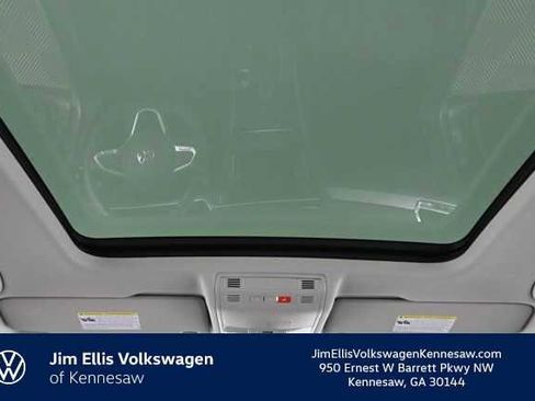 Certified 2022 Volkswagen Tiguan SE w/ Panoramic Sunroof Package image 4