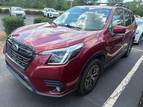 Used 2023 Subaru Forester Premium AWD/4WD image 2