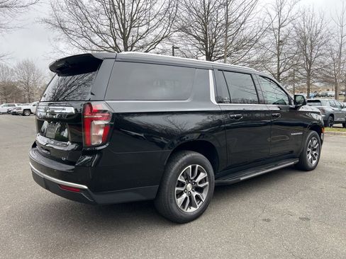 Used 2023 Chevrolet Suburban LT w/ LT Signature Package image 6