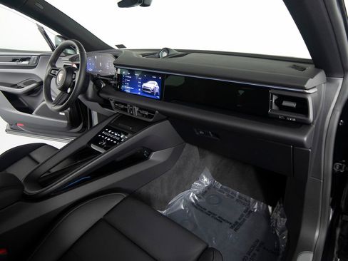 Certified 2025 Porsche Macan 4 Electric image 30