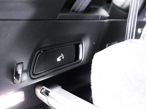 Used 2025 Mitsubishi Outlander ES FWD image 15