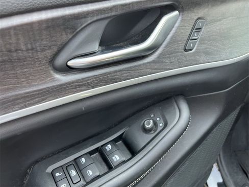 Used 2023 Jeep Grand Cherokee L Limited w/ Black Appearance Package image 24