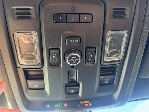 Used 2021 GMC Yukon SLT w/ SLT Premium Package image 19