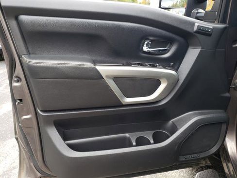 Used 2016 Nissan Titan SL image 10
