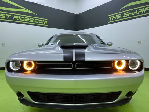 Used 2022 Dodge Challenger R/T image 3