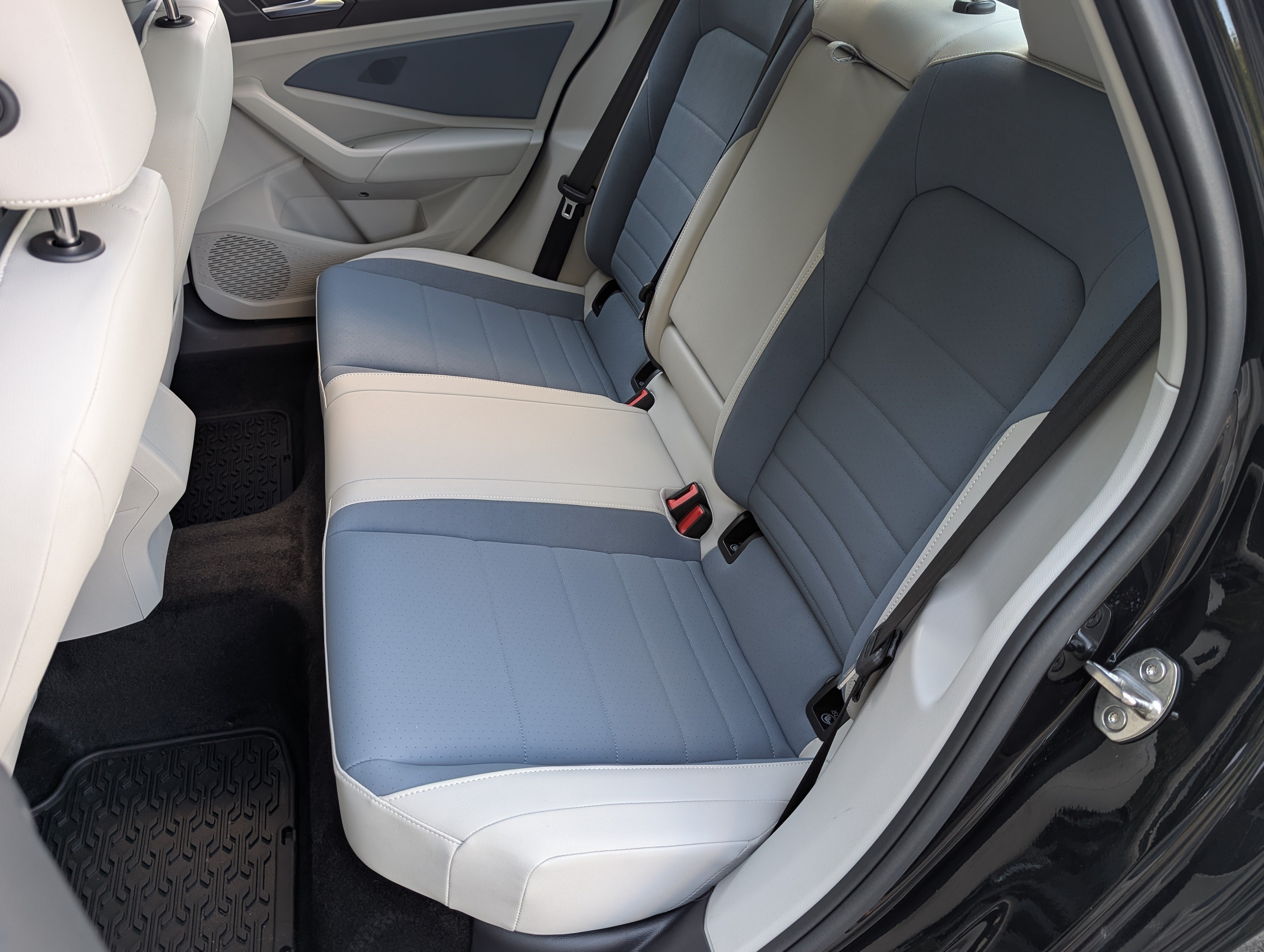 Used 2025 Volkswagen Jetta SE w/ Sunroof Package FWD image 18