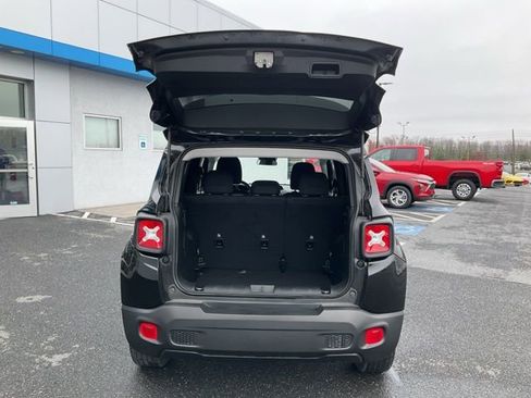 Used 2022 Jeep Renegade Latitude AWD/4WD image 18
