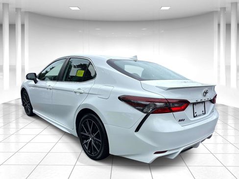 Used 2023 Toyota Camry SE FWD image 6