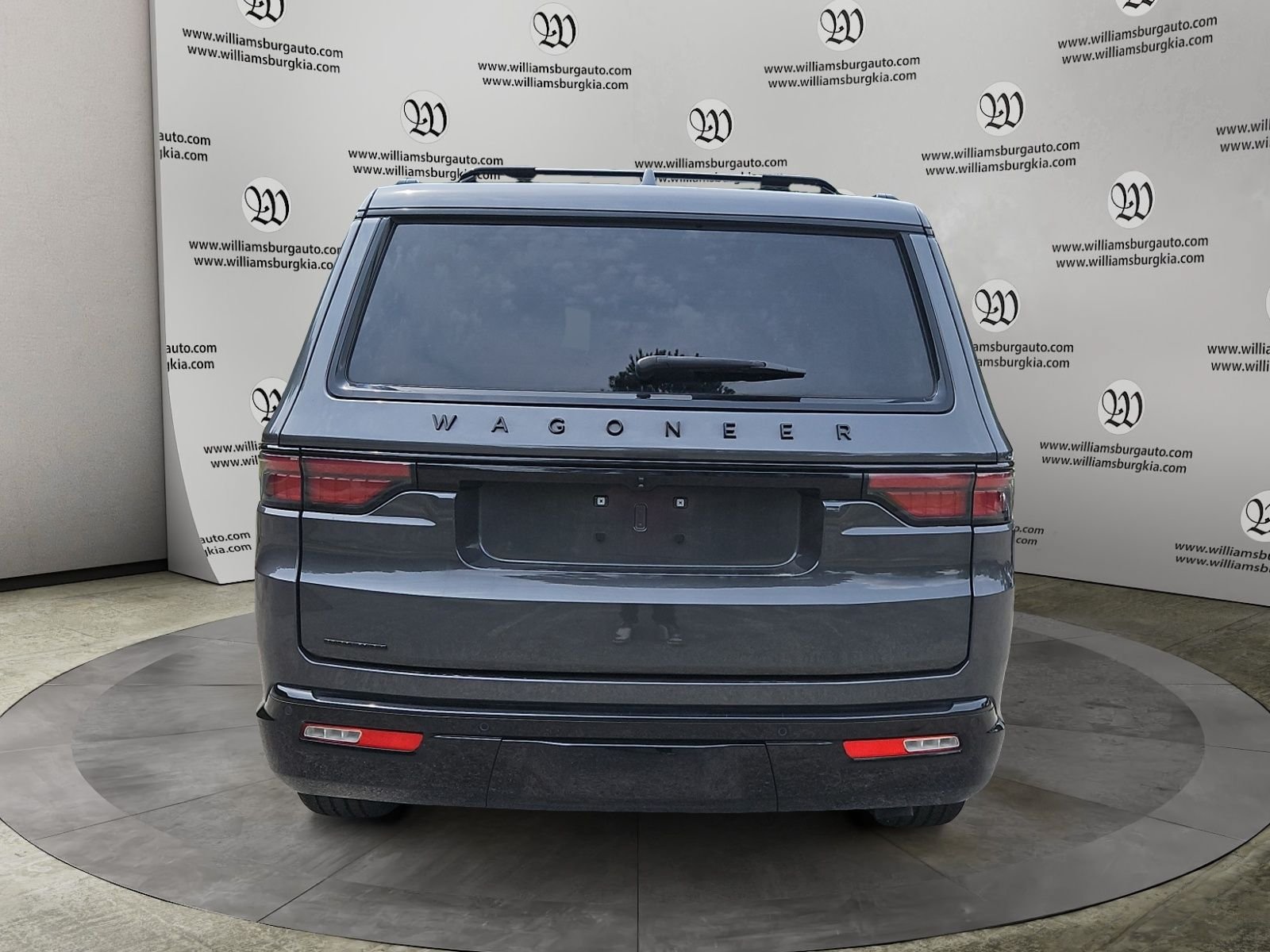 Used 2023 Jeep Wagoneer Series II AWD/4WD image 4