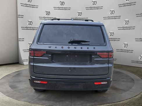 Used 2023 Jeep Wagoneer Series II AWD/4WD image 4