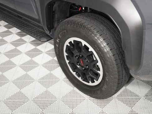 Used 2025 Toyota 4Runner TRD Off-Road Premium AWD/4WD image 8