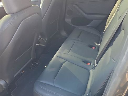 Used 2024 Tesla Model Y Long Range RWD image 5