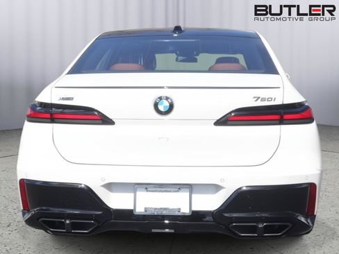 Used 2026 BMW 760i xDrive w/ Executive Package AWD/4WD image 6