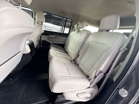 New 2024 Jeep Wagoneer Series II w/ Flexible Seating Group RWD image 24