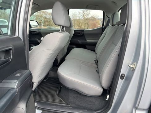 Used 2018 Toyota Tacoma SR image 15