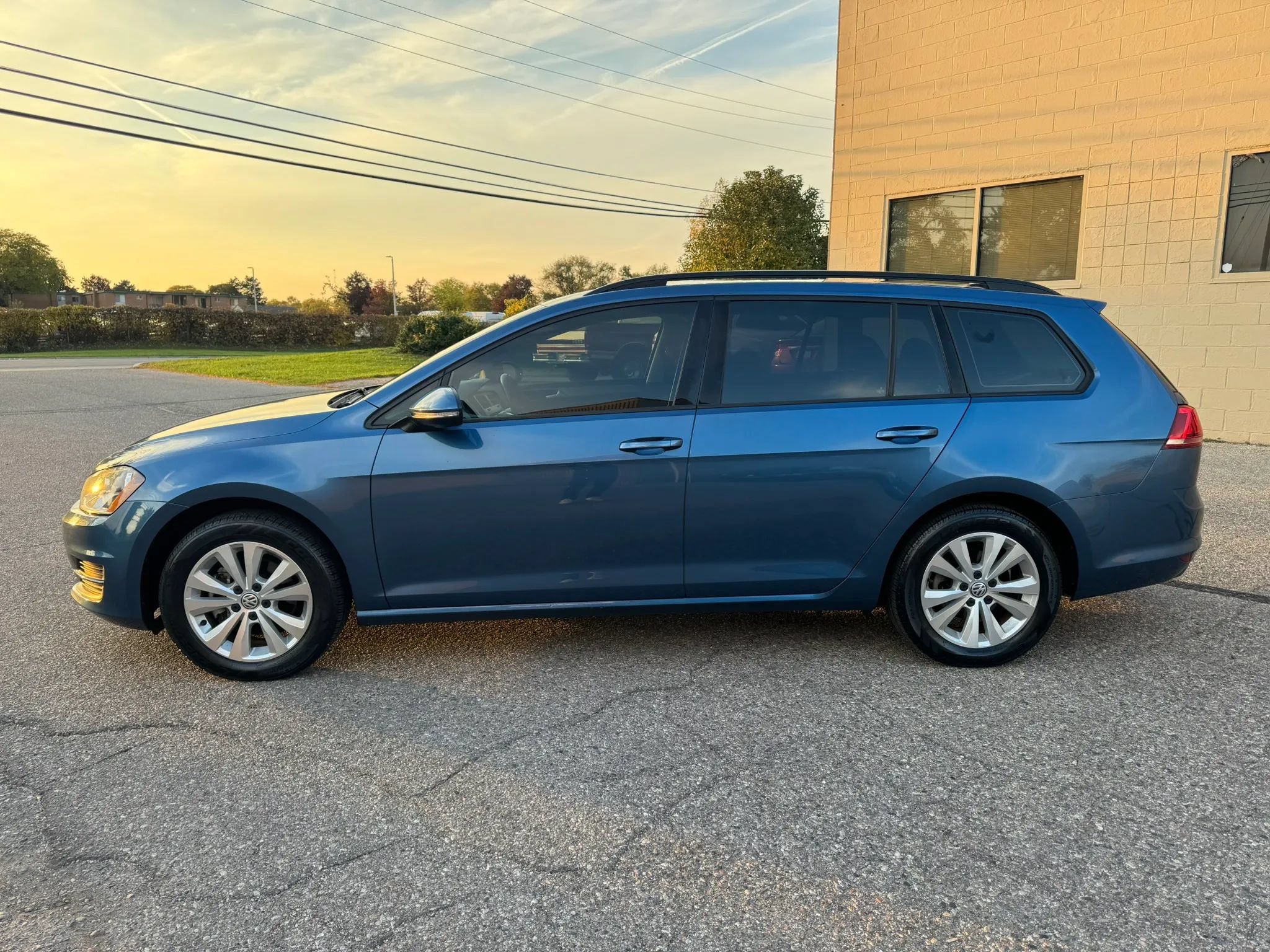 Used 2017 Volkswagen Golf S AWD/4WD image 5