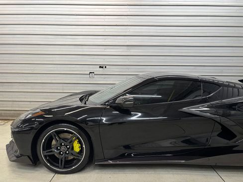 Used 2021 Chevrolet Corvette Stingray Premium Cpe w/ Z51 Performance Package RWD image 3