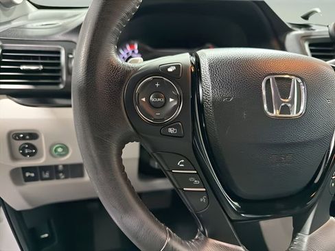 Used 2017 Honda Pilot Touring image 17