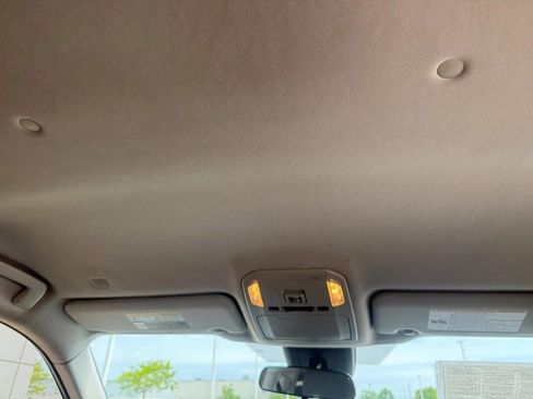 Used 2021 Toyota Highlander LE AWD/4WD image 16