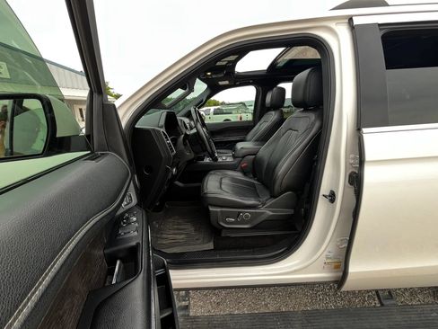 Used 2018 Ford Expedition Limited w/ Equipment Group 301A AWD/4WD image 10
