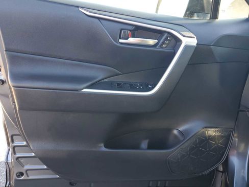 Used 2023 Toyota RAV4 XLE Premium image 15