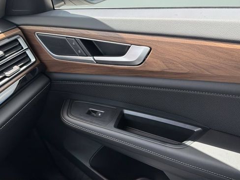 New 2026 Volkswagen Atlas SE FWD image 13